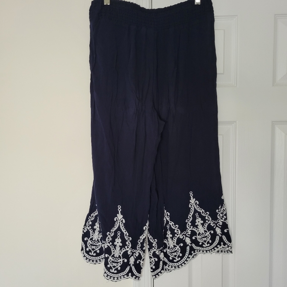 Eyelet hem pants - Picture 1 of 5